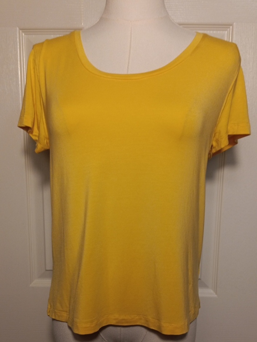 Rip Skirt Everyday Scoop Neck Short Sleeve Tee — Yellow